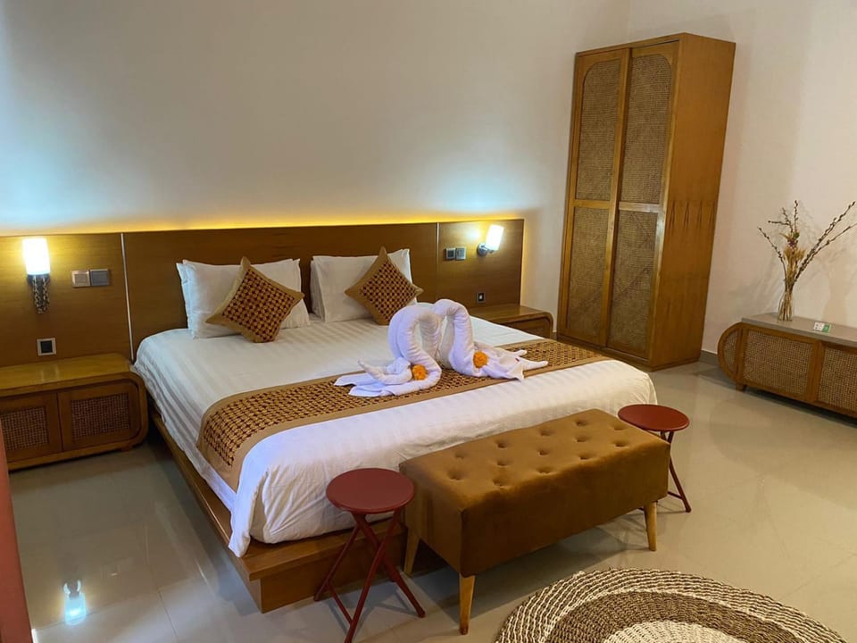 Bed, Photo of the whole room, Bedroom, towels, wardrobe