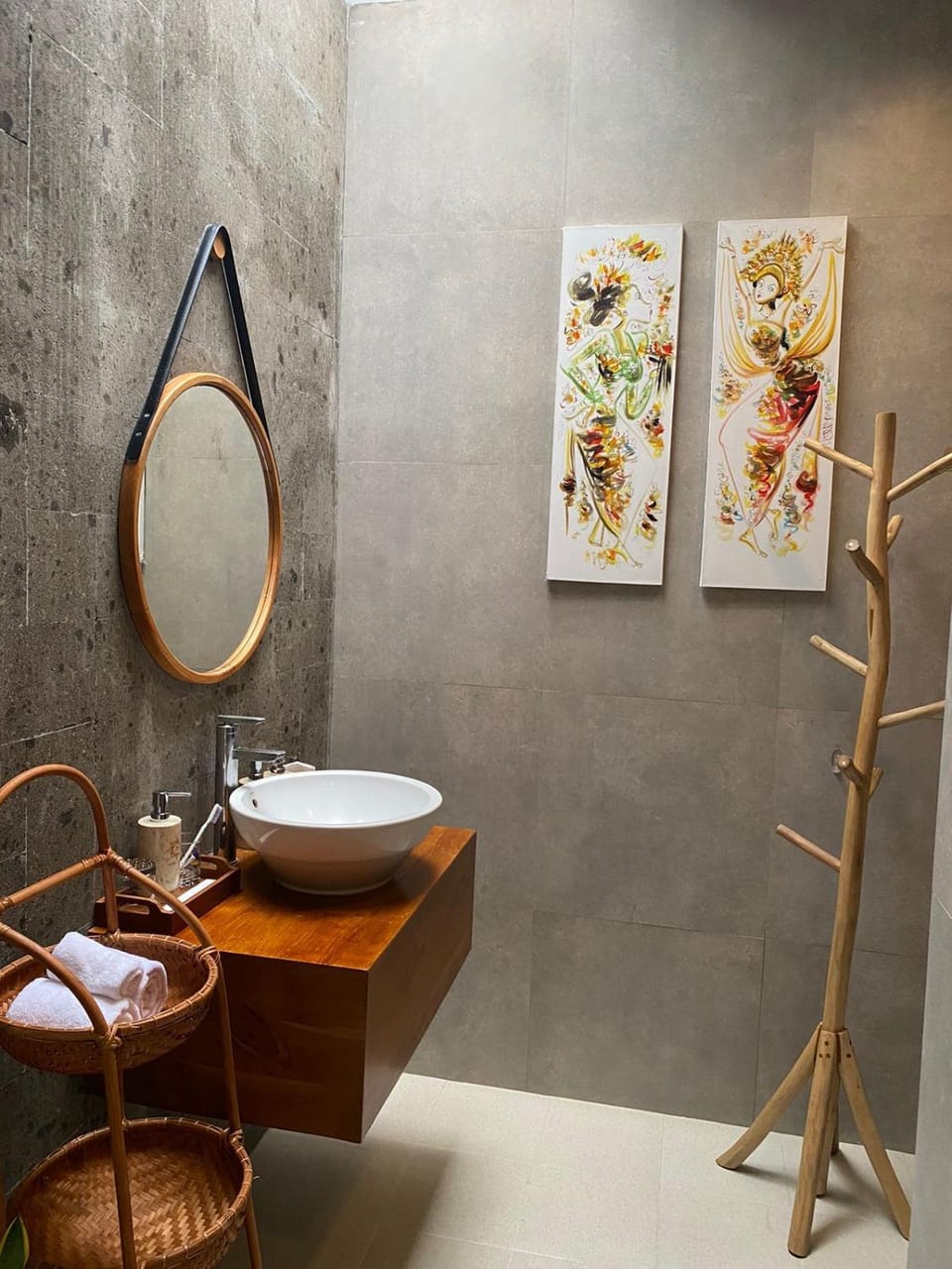 Bathroom, Decorative detail