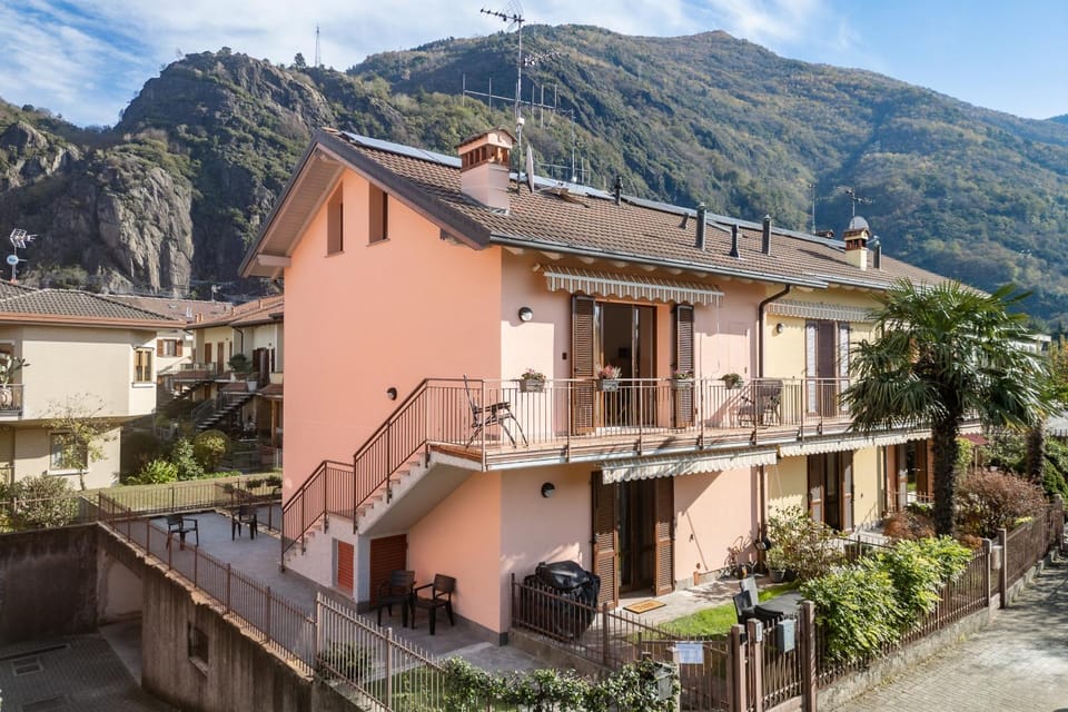 Property building, Balcony/Terrace, Mountain view