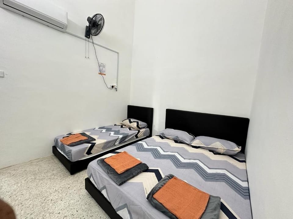 Bed, Photo of the whole room, Bedroom, air conditioner