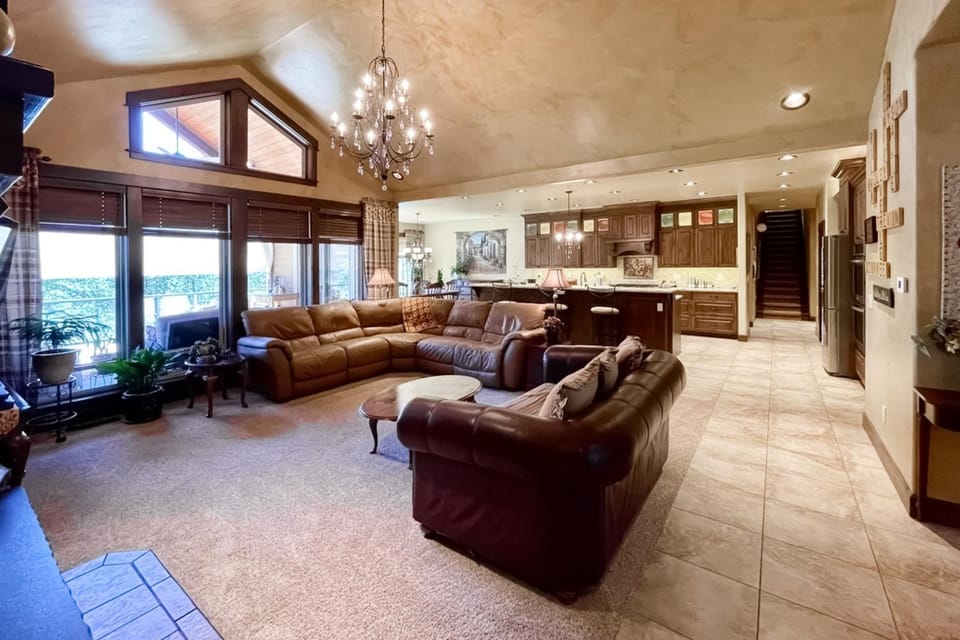 Anglers Oasis! Group-Friendly Deschutes River Gem House in Three Rivers