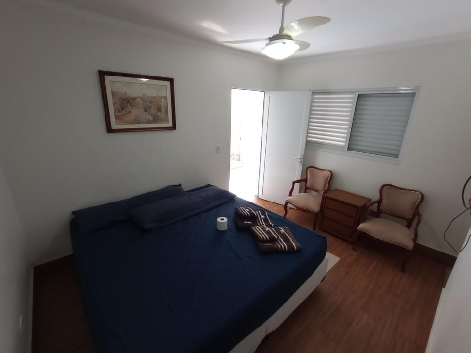 Bed, Living room, Photo of the whole room, Seating area