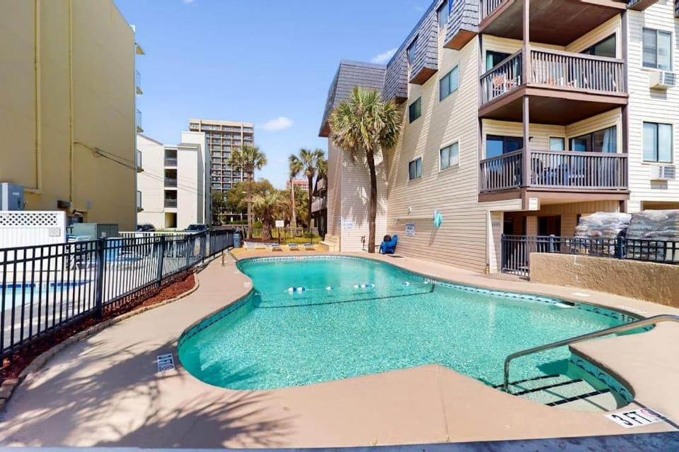 Sunny Seaside Apartment in Myrtle Beach