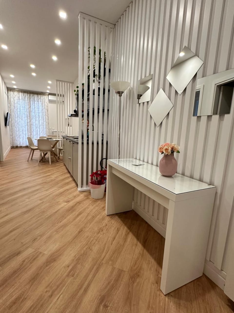 TV and multimedia, Living room, Seating area, Dining area