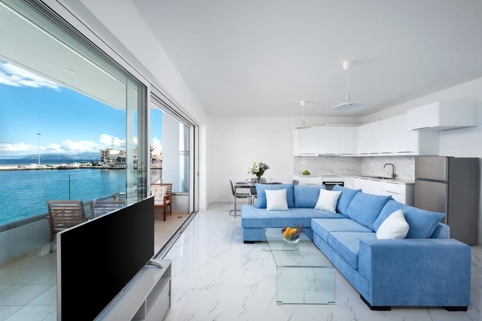 Natural landscape, TV and multimedia, Kitchen or kitchenette, Living room, Seating area, Sea view