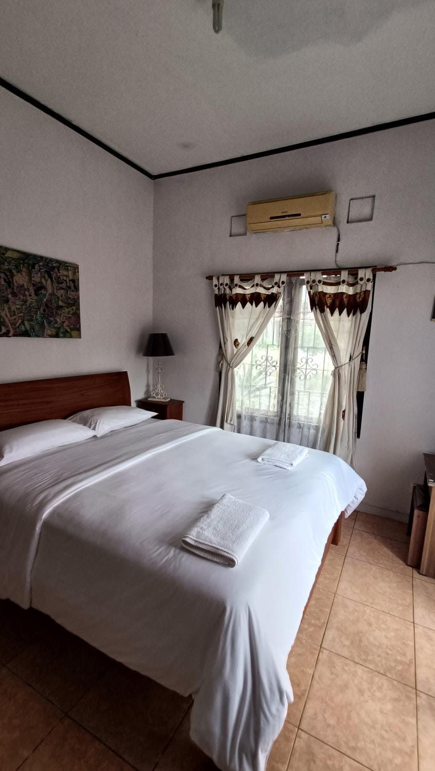 Bed, Bedroom, air conditioner