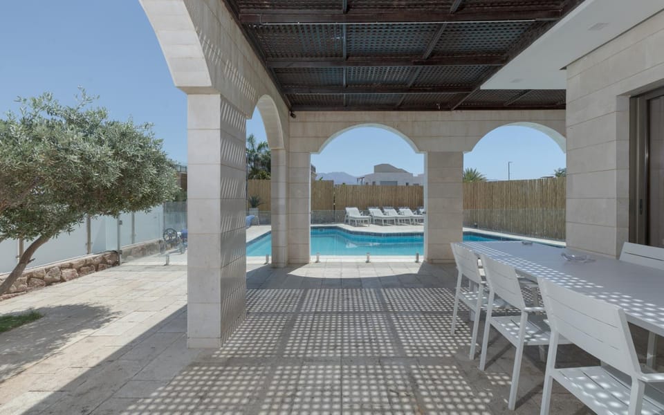 Patio, Balcony/Terrace, Swimming pool, sunbed