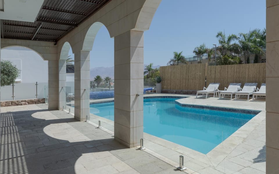 Patio, Swimming pool, sunbed