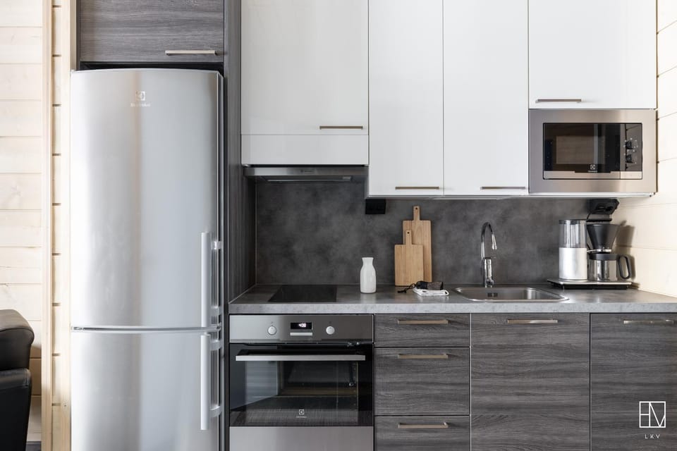 Coffee/tea facilities, Kitchen or kitchenette, oven, stove, toaster