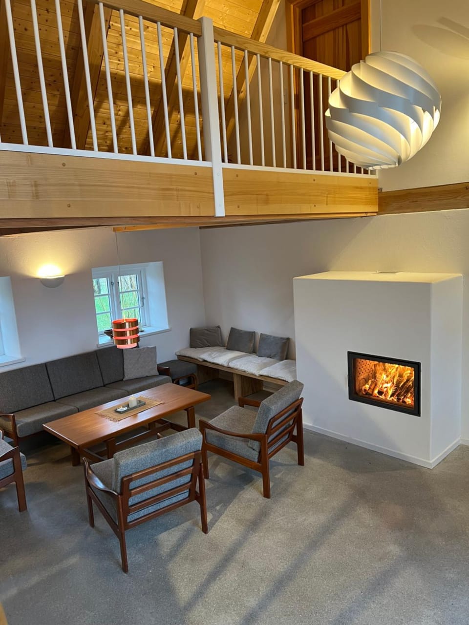 Living room, oven
