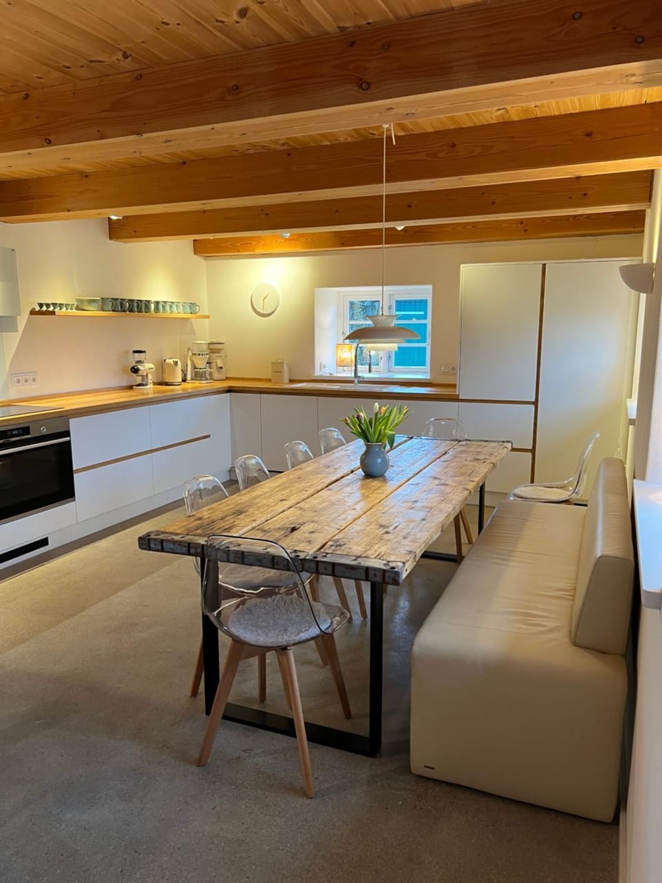 Kitchen or kitchenette, Dining area, stove