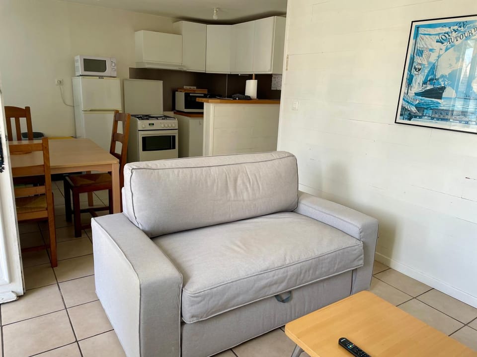 Bed, Living room