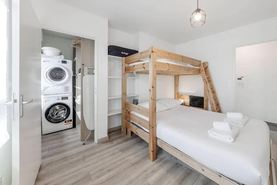 Bed, Photo of the whole room, Bedroom, bunk bed, towels, wardrobe, washing machine, dryer