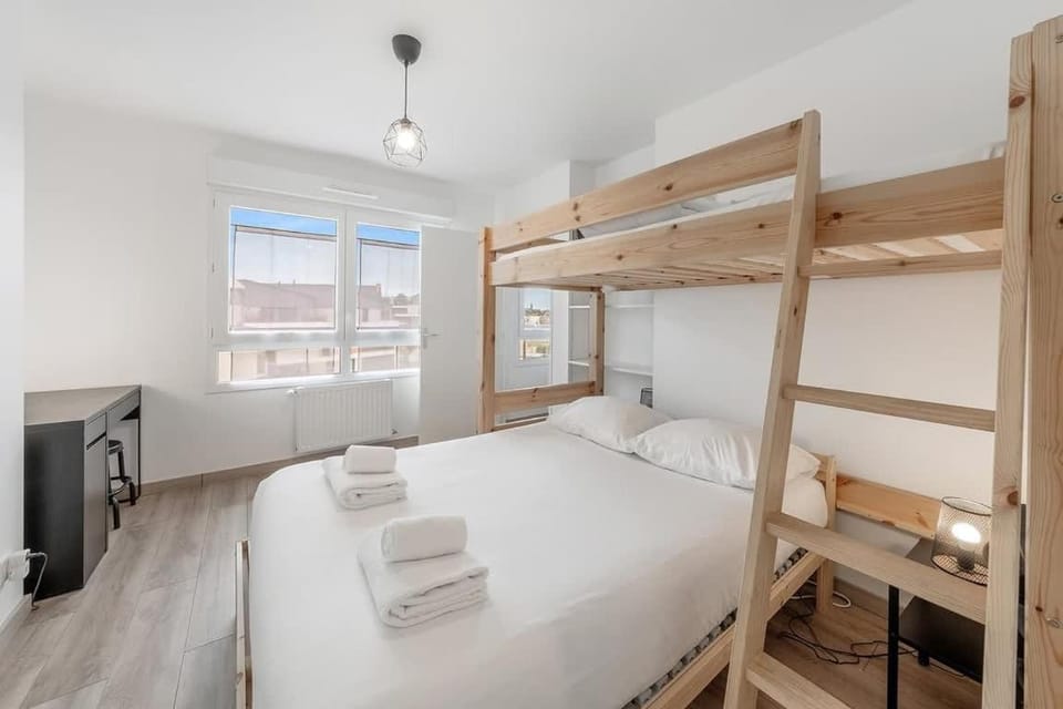 Bed, Bedroom, bunk bed, currency exchange, towels