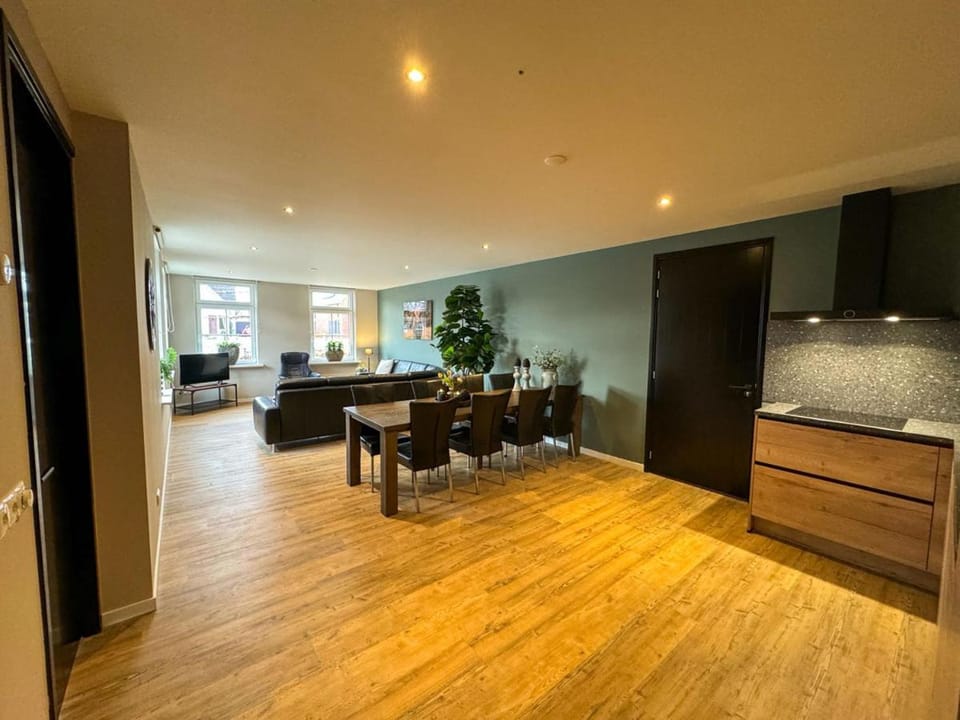 TV and multimedia, Seating area