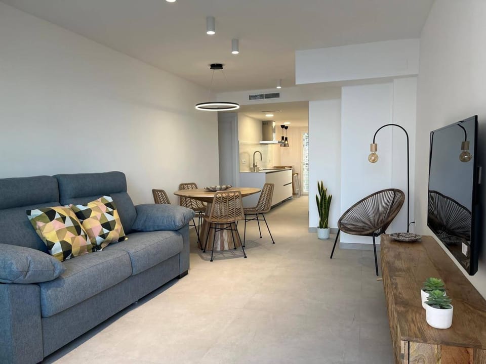 Communal lounge/ TV room, TV and multimedia, Living room, Dining area