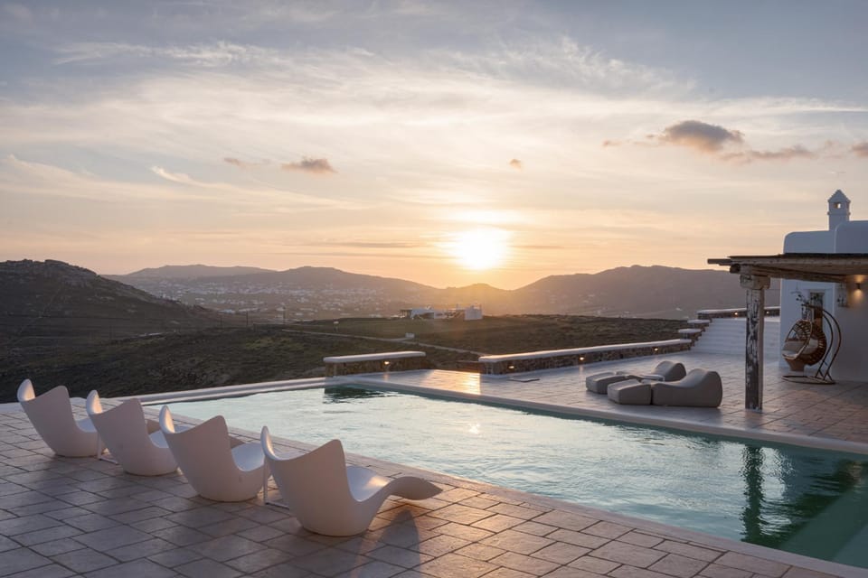 Nearby landmark, Natural landscape, Mountain view, Pool view, Swimming pool, sunbed