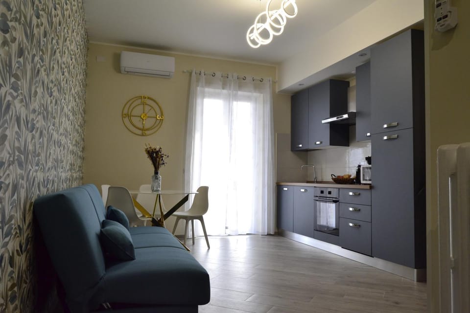 Kitchen or kitchenette, Living room, Seating area, Dining area, oven, air conditioner