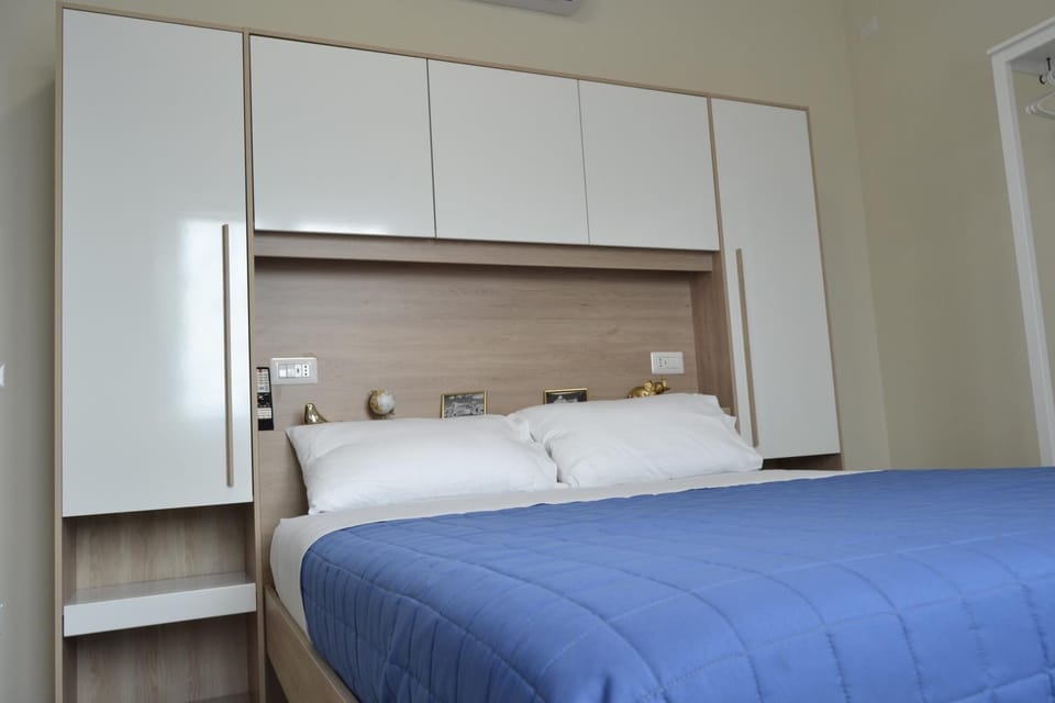 Bed, Bedroom, wardrobe