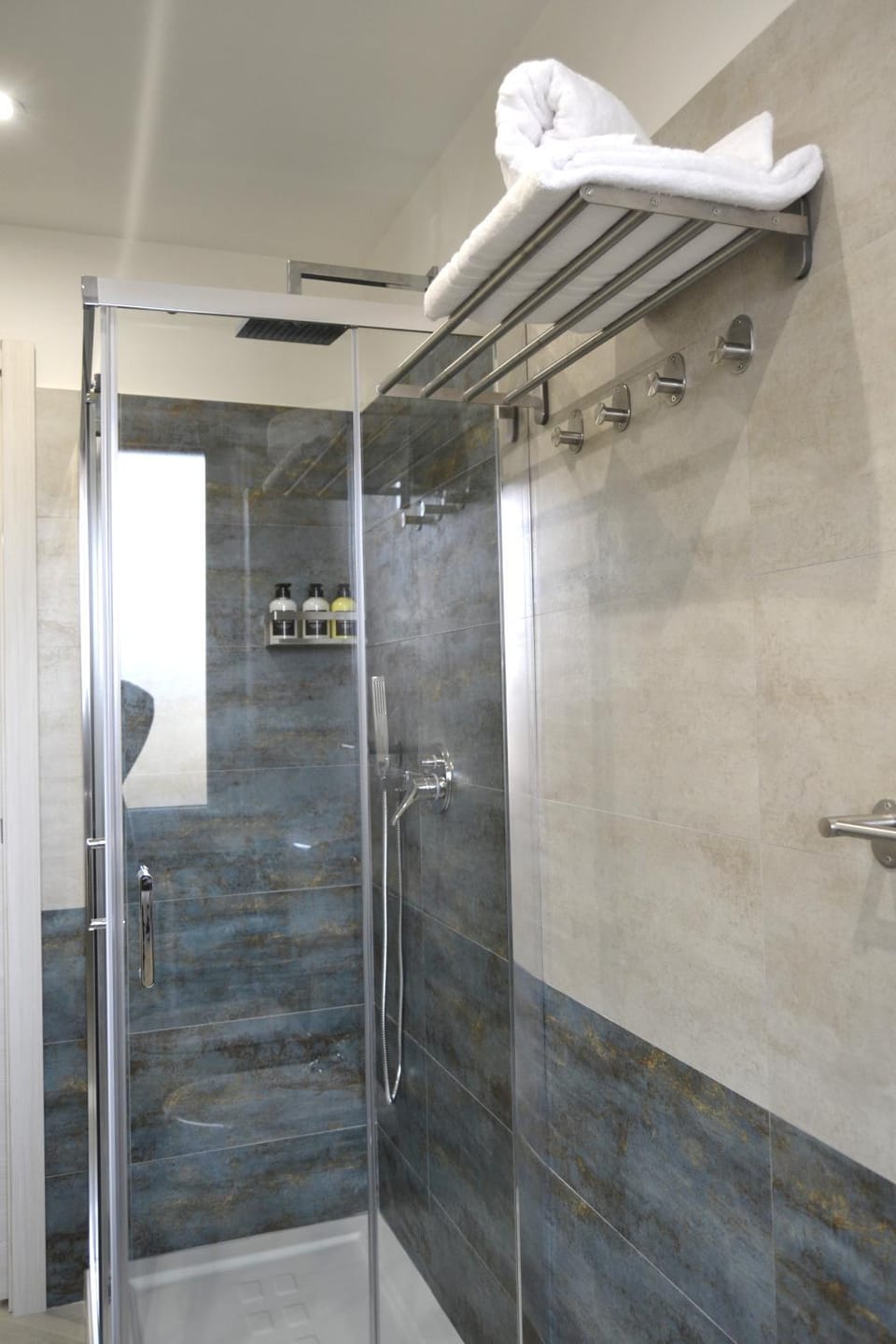 Shower, Bathroom, towels