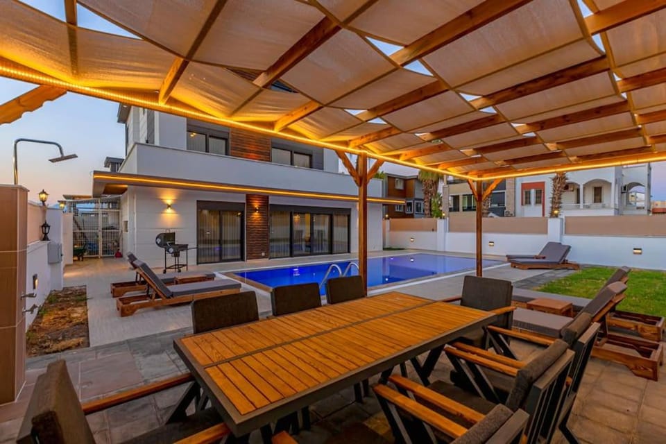 Property building, Patio, Day, Living room, Seating area, Pool view, Swimming pool, sunbed