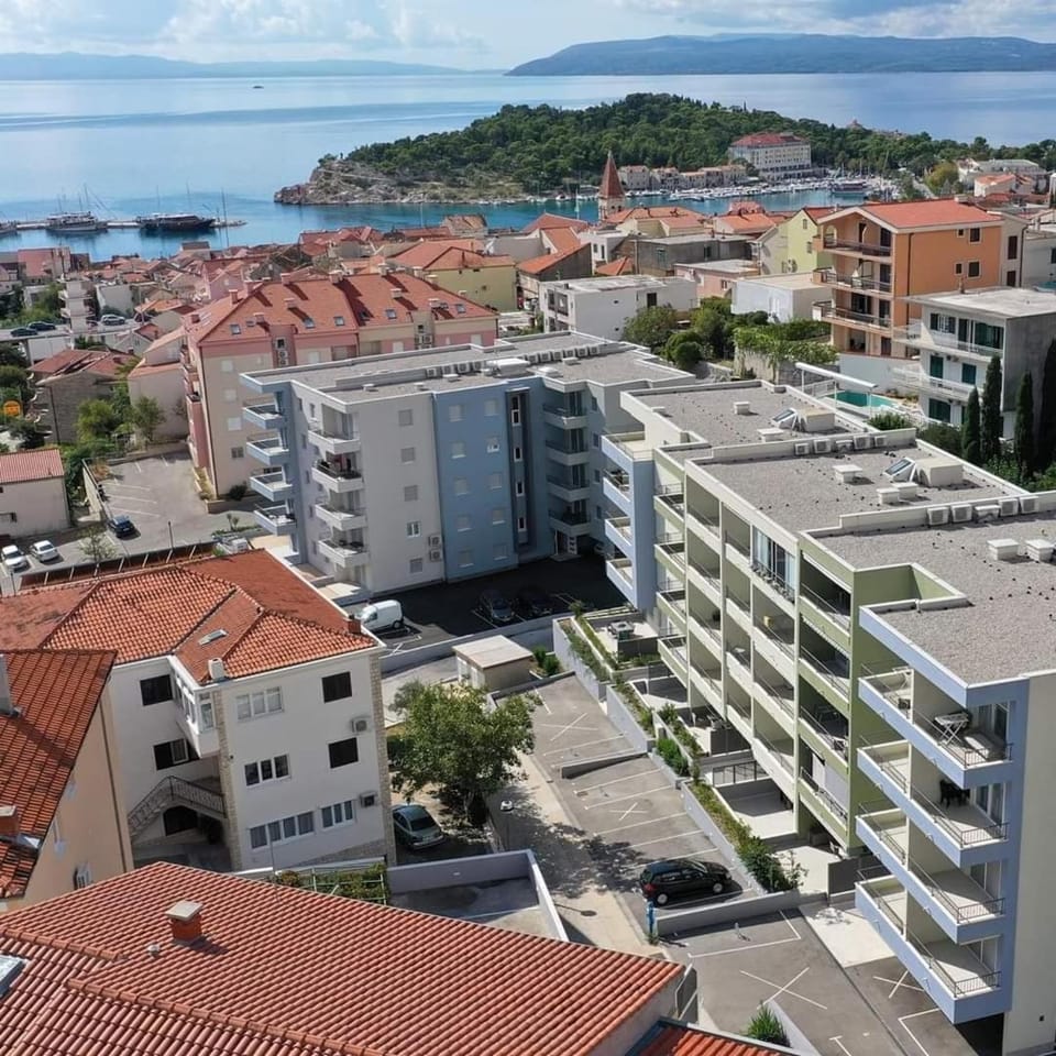 Property building, Day, Bird's eye view, City view, Sea view, Location, Parking