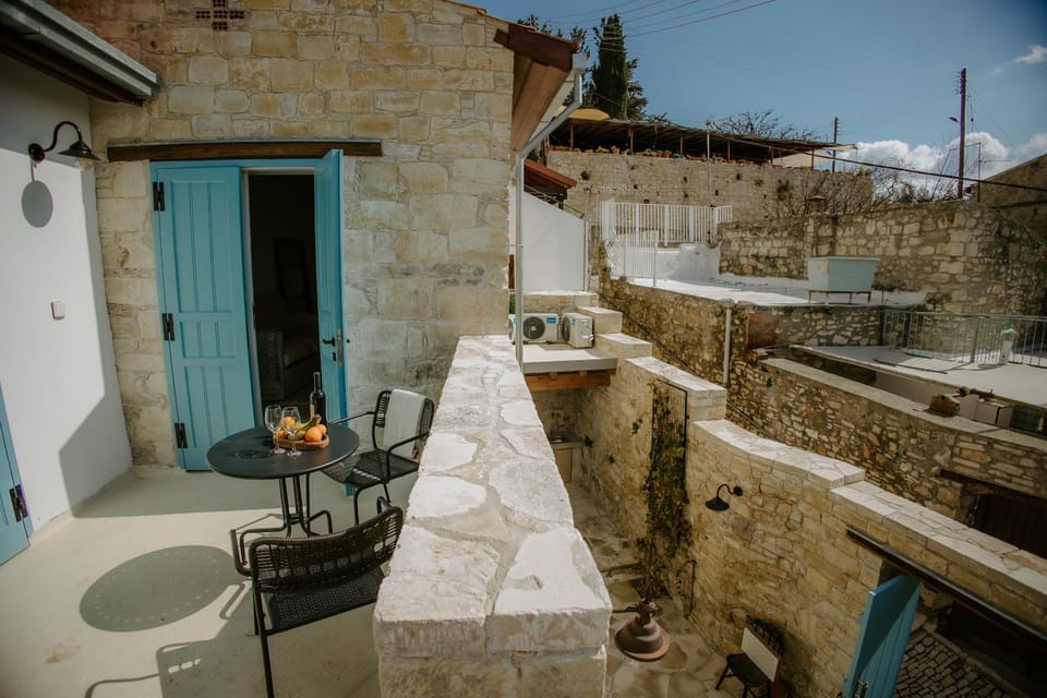 Property building, Balcony/Terrace, Seating area