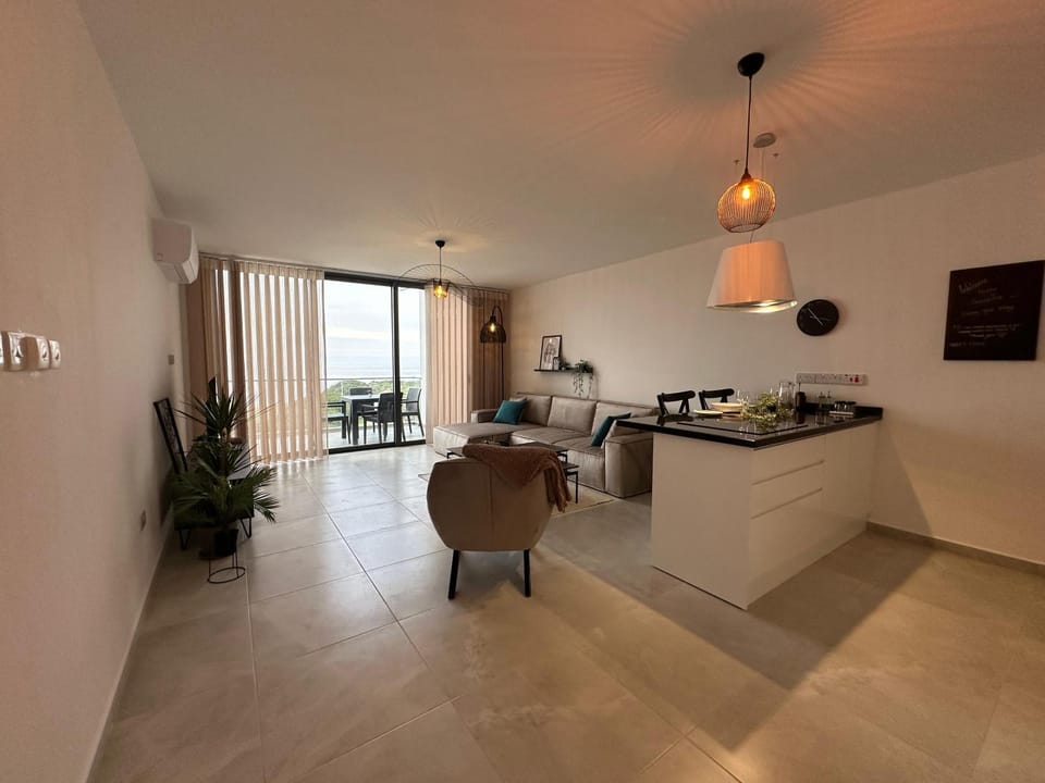 Penthouse i sjøkanten på Dejablue Apartment in Cyprus
