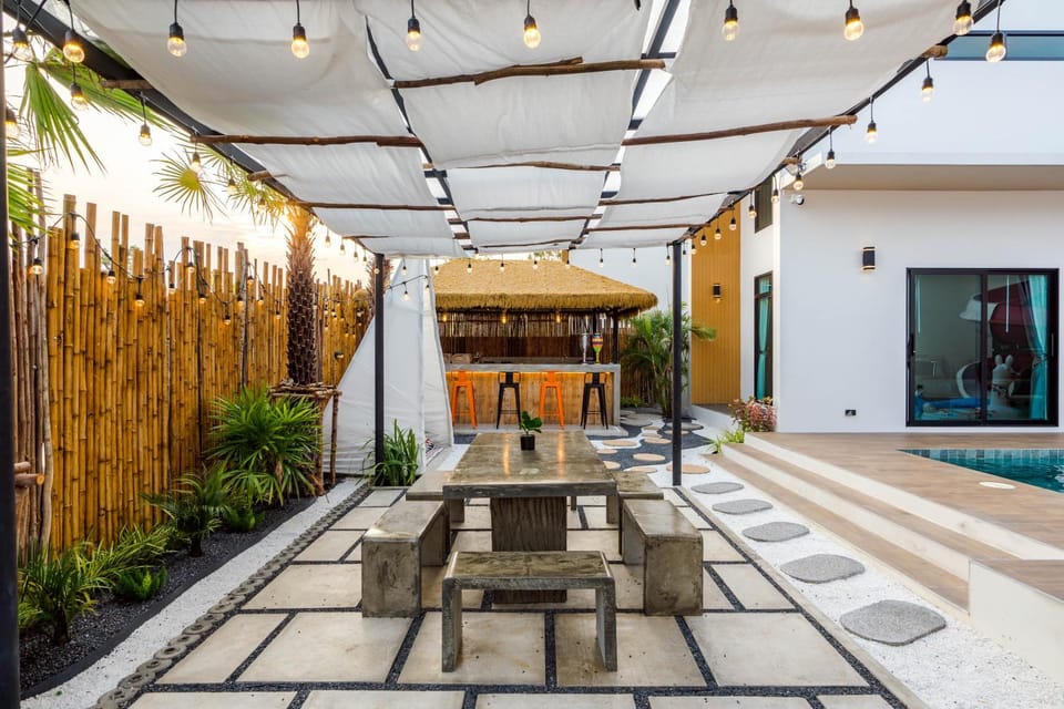 Seating area, Dining area