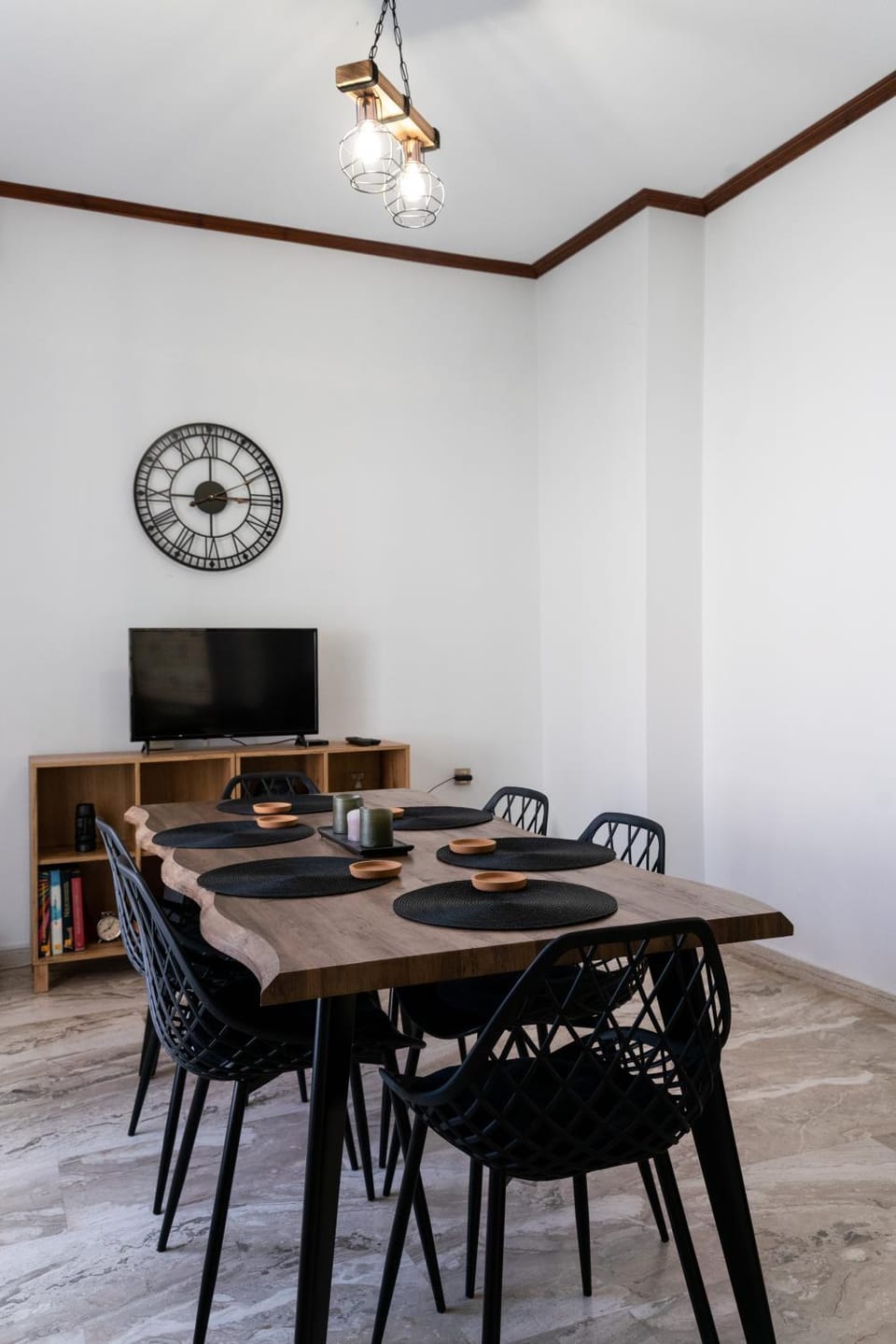 TV and multimedia, Living room, Seating area, Dining area