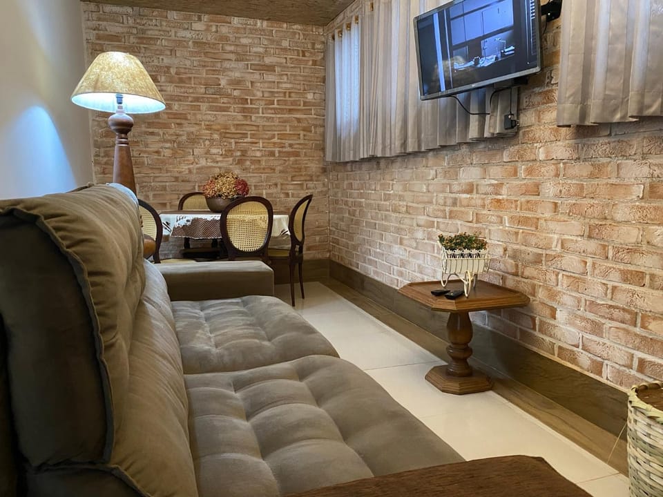 casa da flor com lareira House in Campos do Jordão