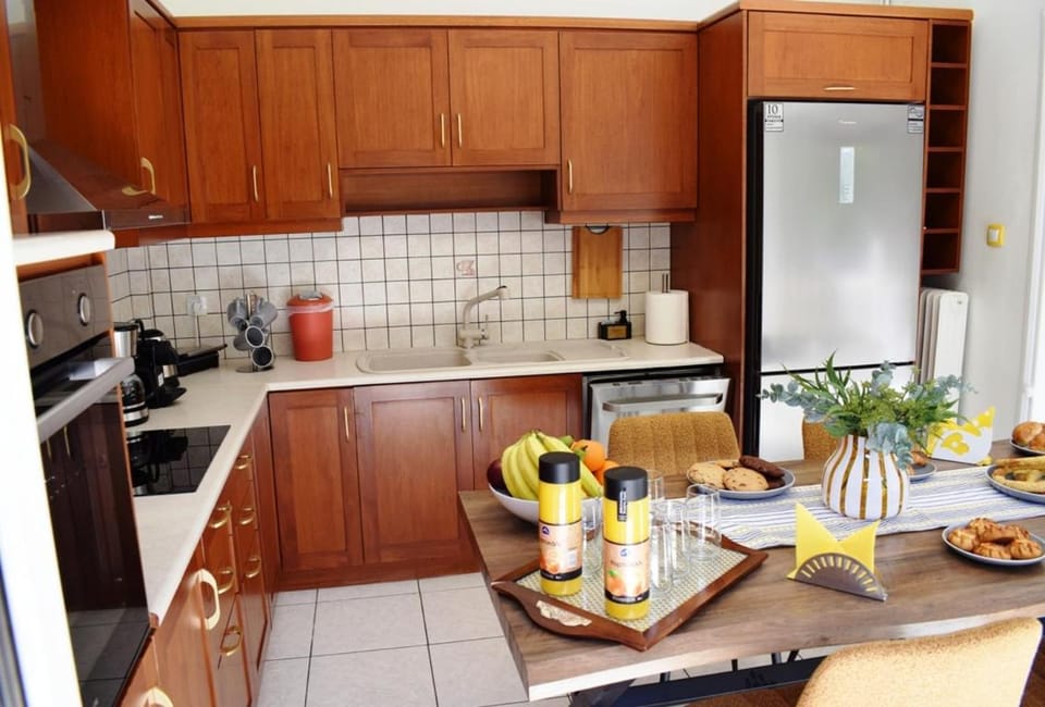 Coffee/tea facilities, Kitchen or kitchenette, Dining area, minibar, stove