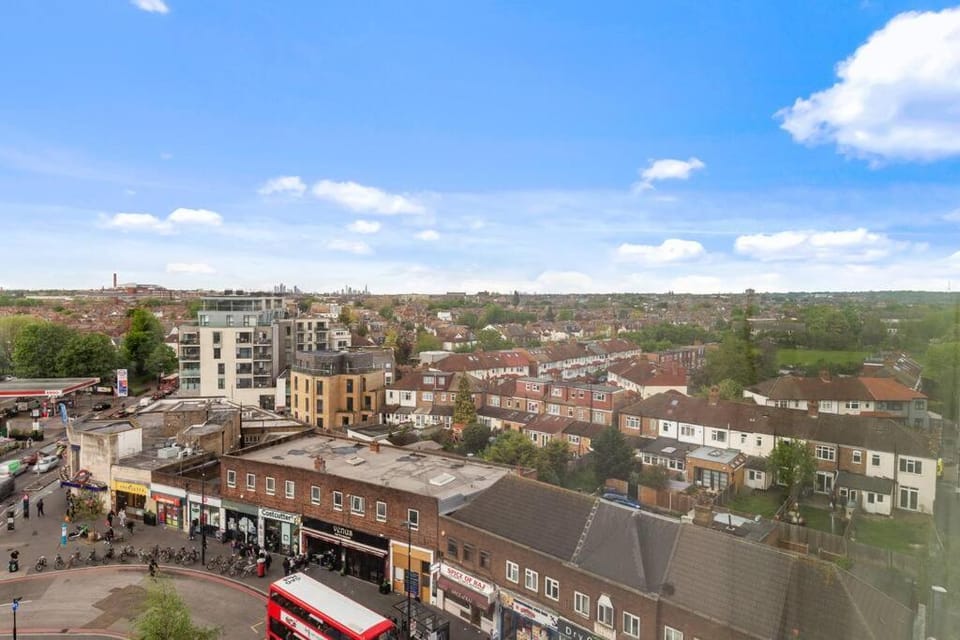 New Apartment 20 mins from Waterloo London BP36 Apartment in London