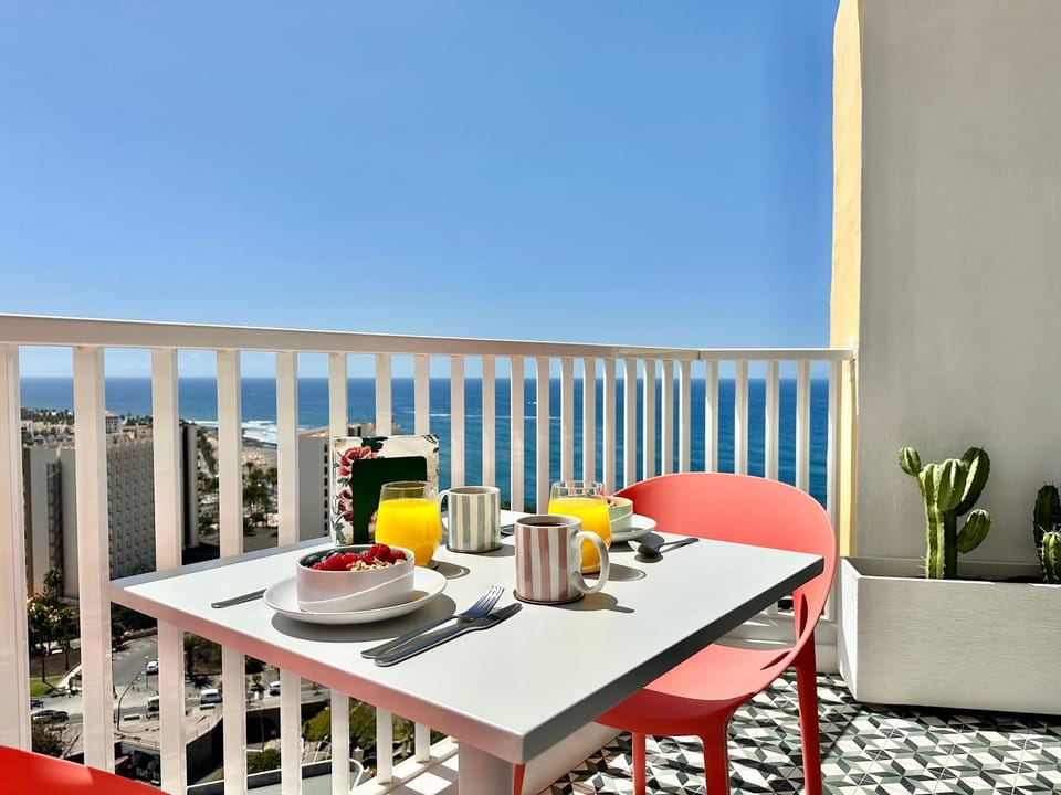 View (from property/room), Balcony/Terrace, Dining area, Sea view