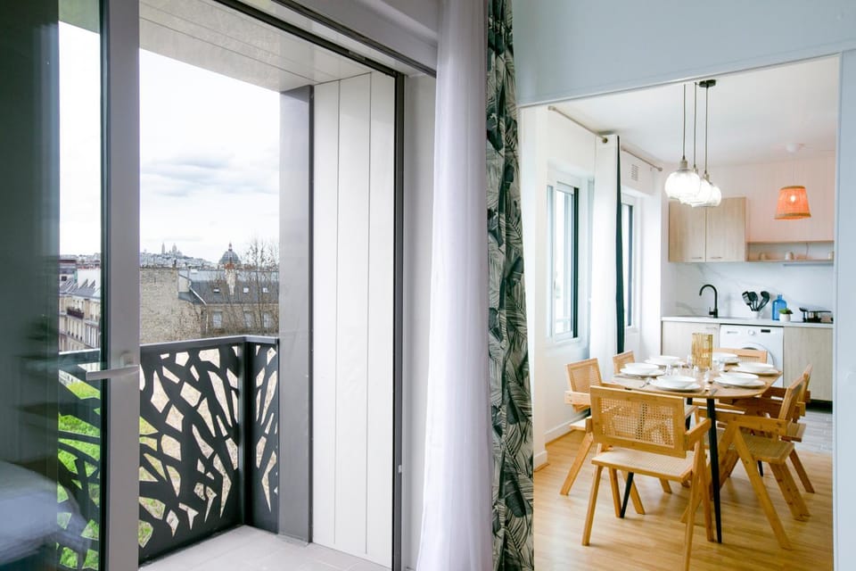 View (from property/room), Balcony/Terrace, Dining area