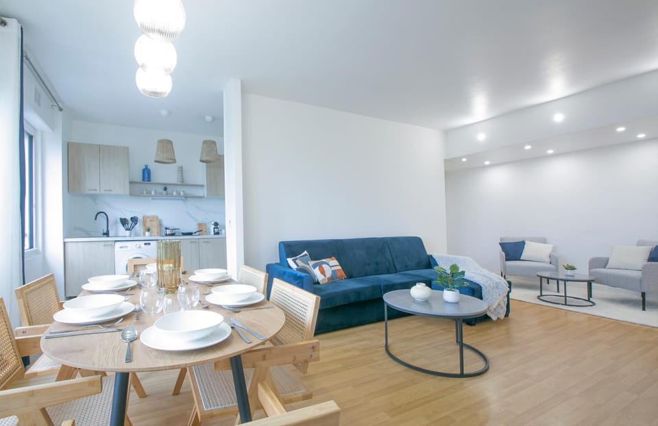 Living room, Dining area