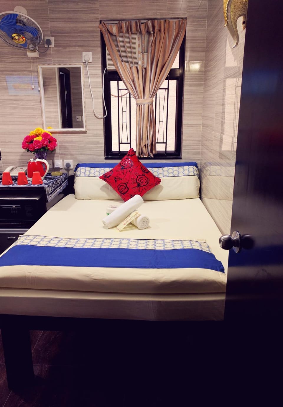 Day, Bedroom, On site