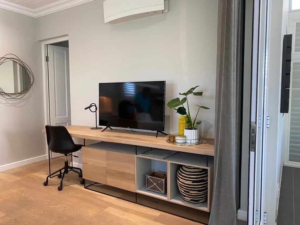 TV and multimedia, air conditioner