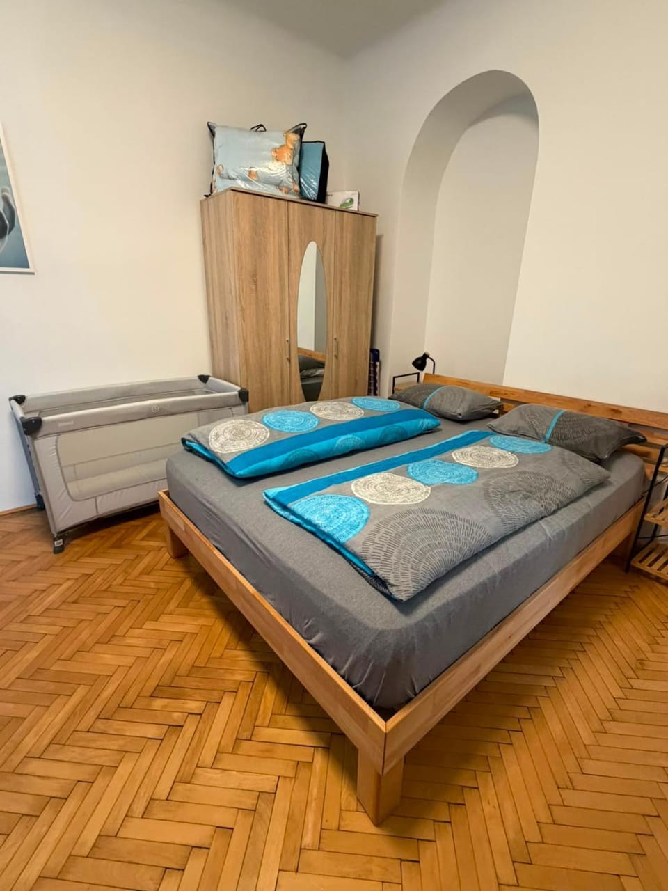 Bed, Photo of the whole room, wardrobe