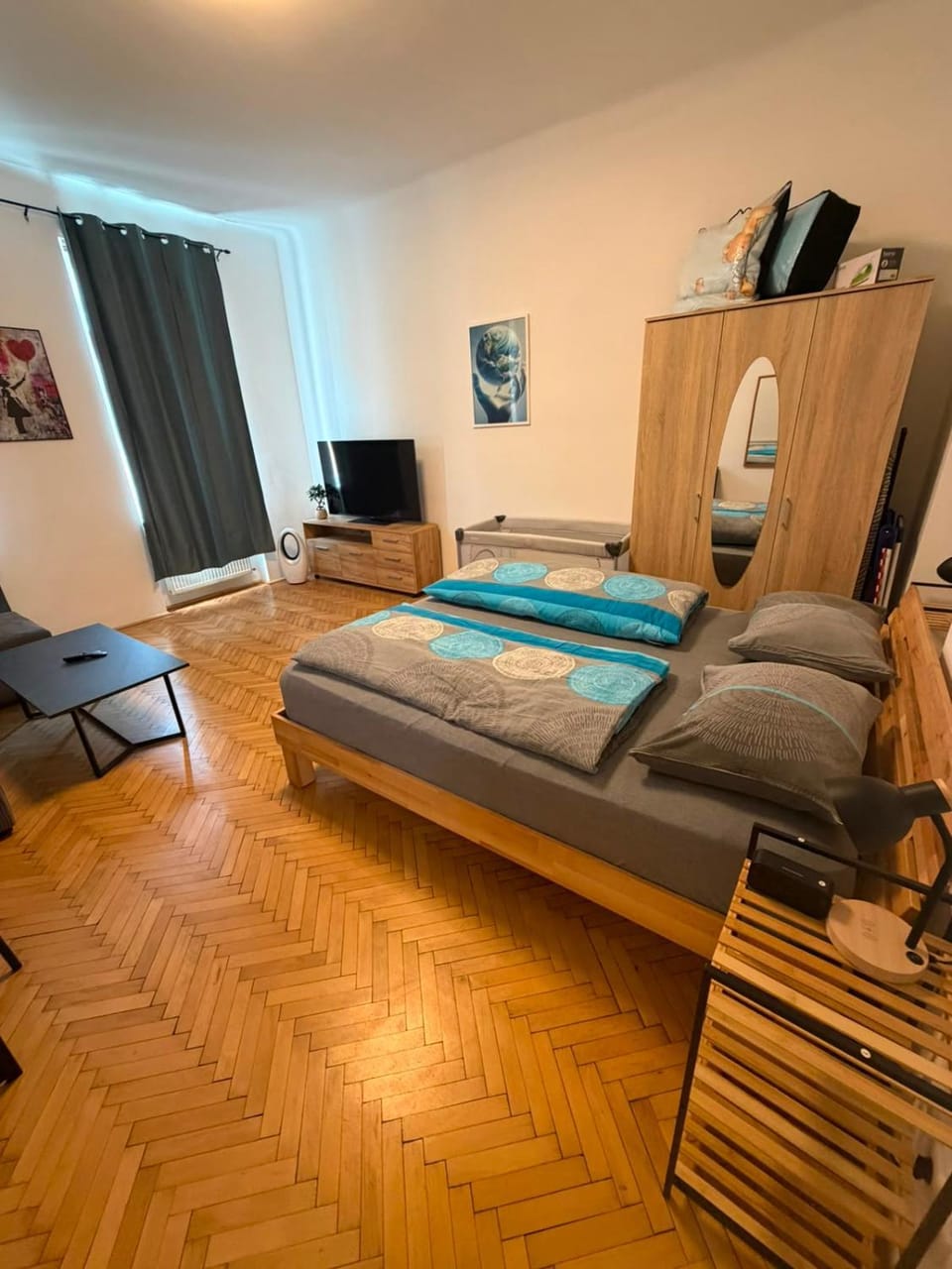 Bed, TV and multimedia, Photo of the whole room, Seating area