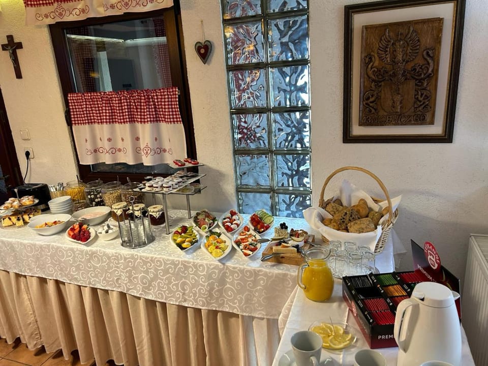 Food and drinks, Food, Breakfast, Continental breakfast, Buffet breakfast