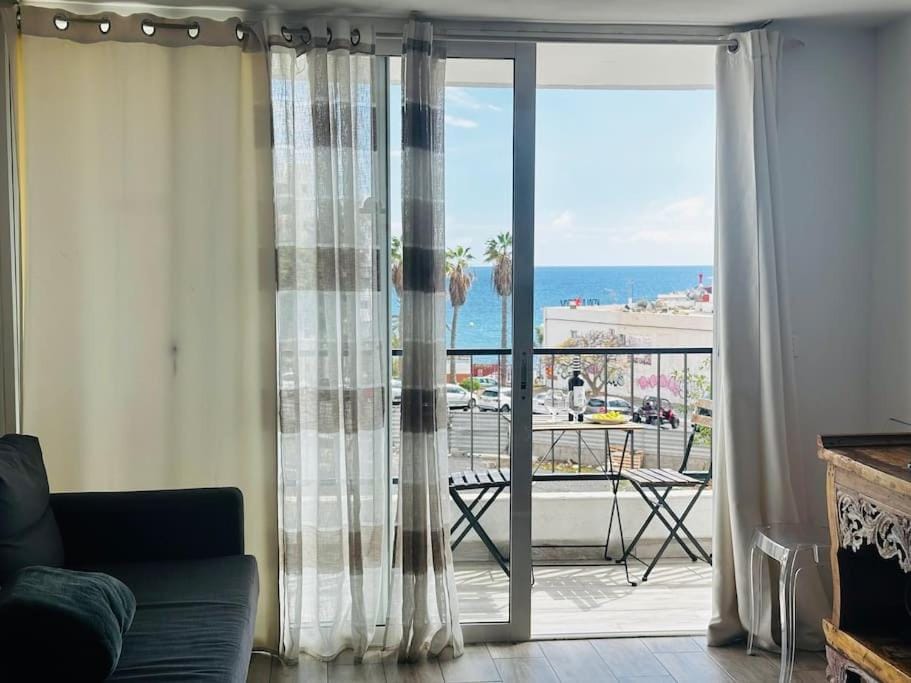 Living room, Sea view