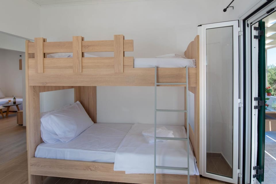 Bed, Bedroom, bunk bed