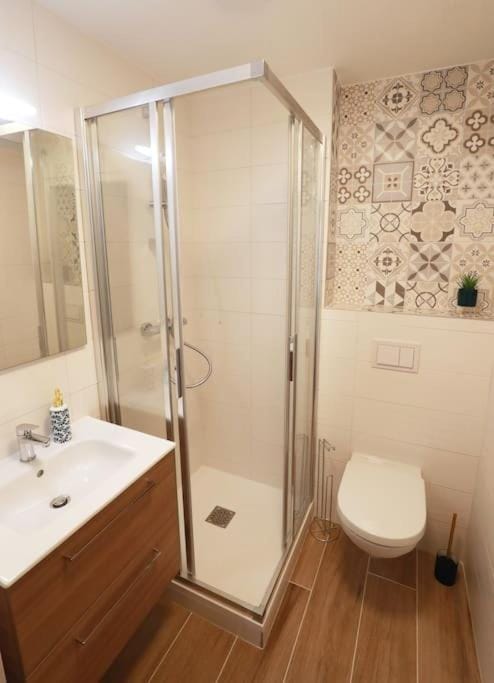 Shower, Toilet, Bathroom
