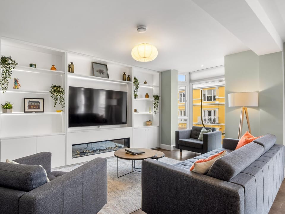 Communal lounge/ TV room, Living room