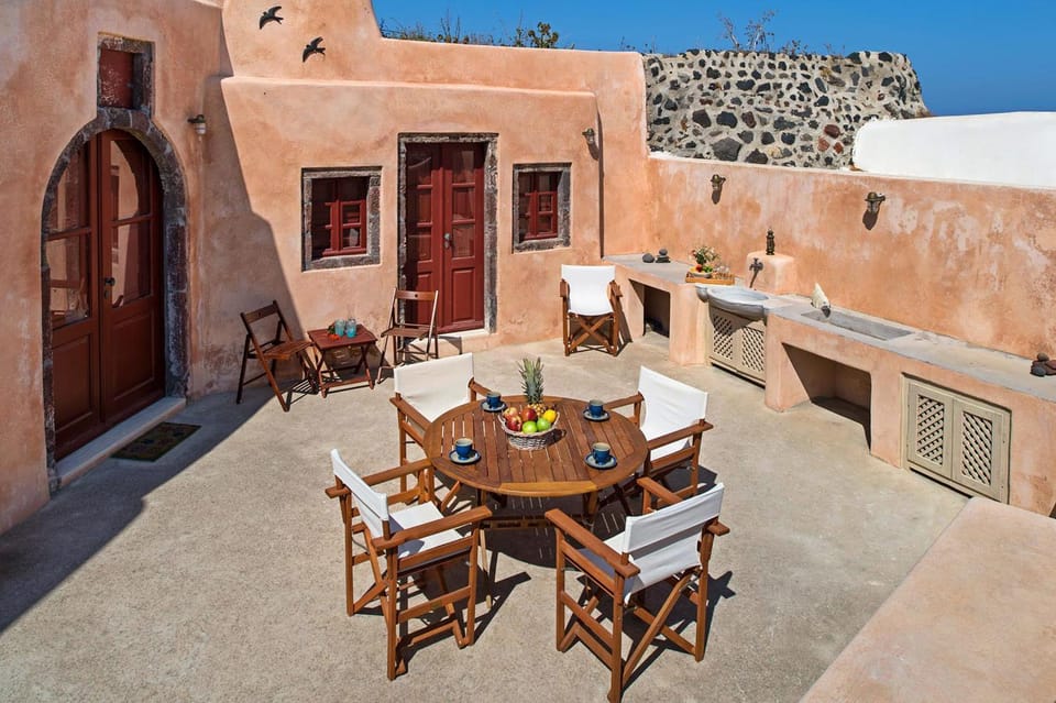 Day, Balcony/Terrace, Seating area, Dining area