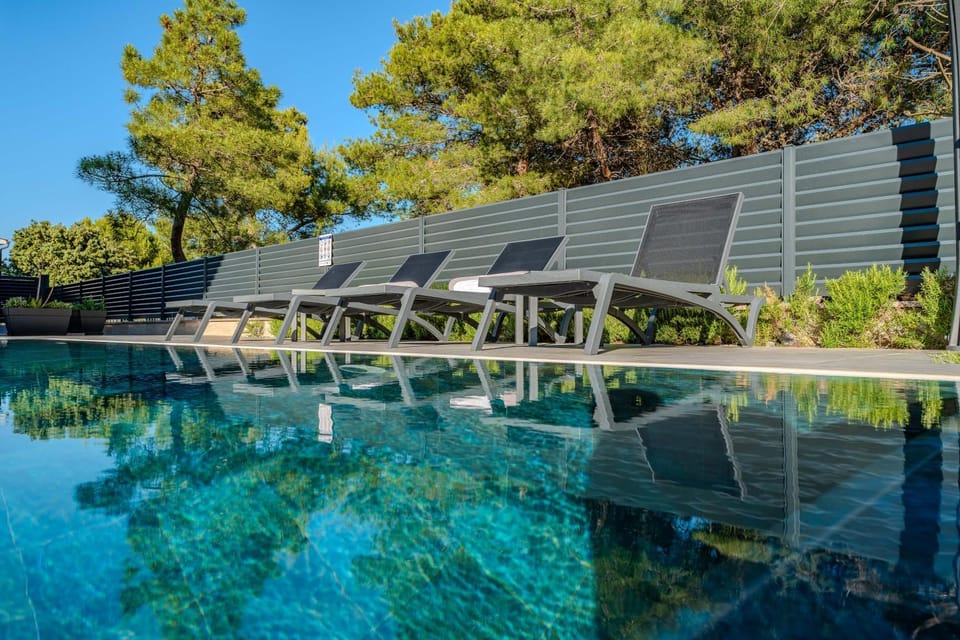 Pool view, Swimming pool, sunbed