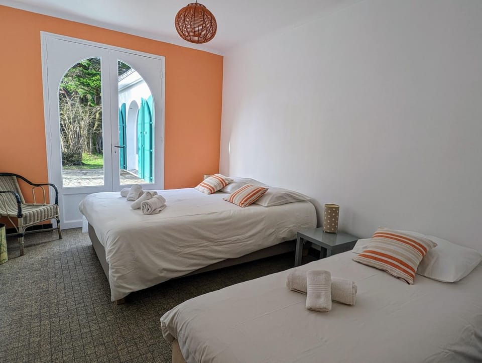Bed, Photo of the whole room, Bedroom, Garden view, towels