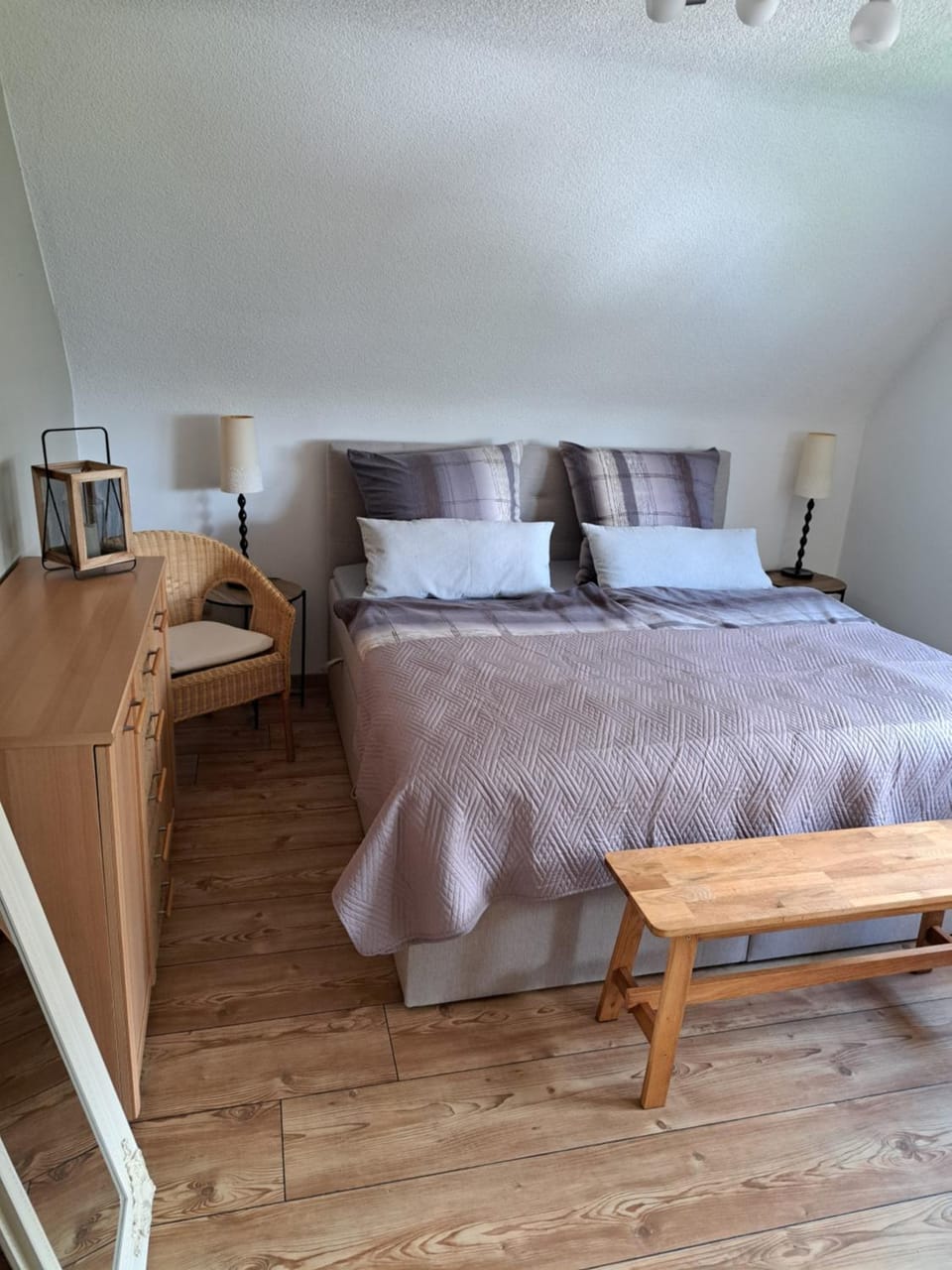 Bed, Photo of the whole room, Bedroom