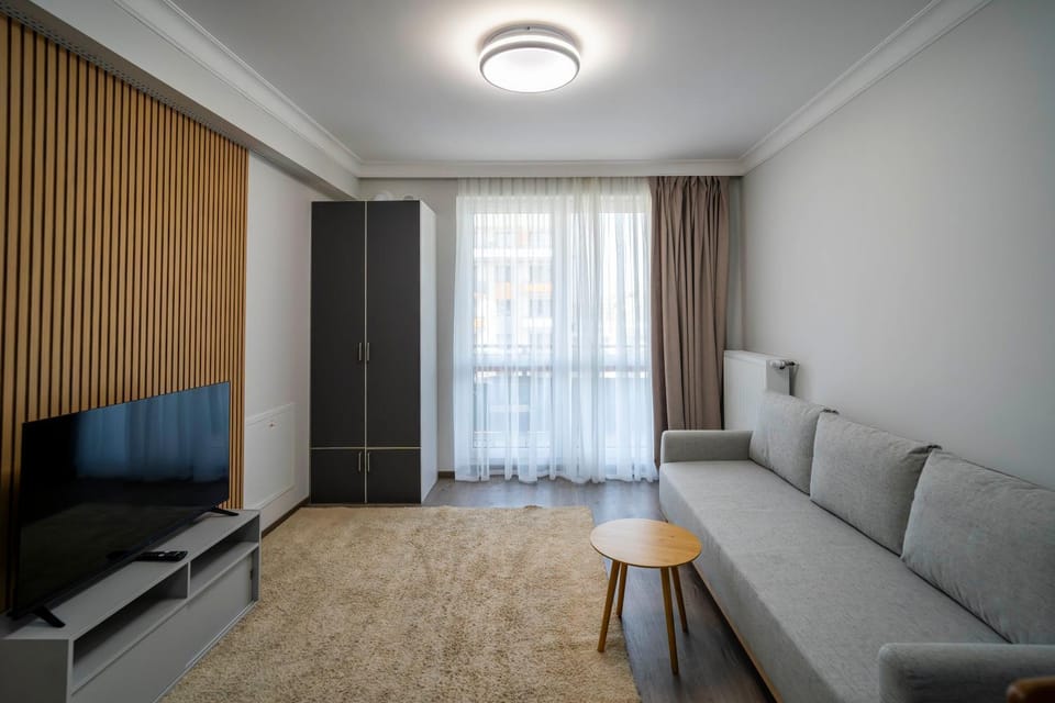 Communal lounge/ TV room, TV and multimedia, Living room, Seating area, Evening entertainment